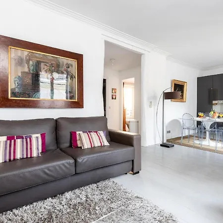 Private Flat With Eiffel Tower View Париж