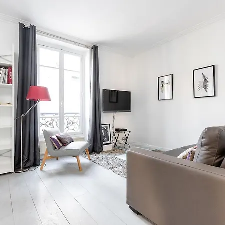 Private Flat With Eiffel Tower View