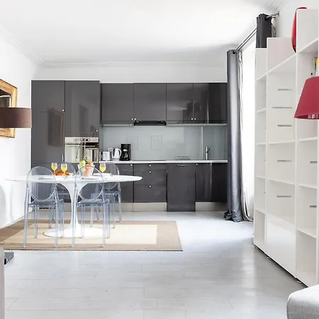 Апартаменты Private Flat With Eiffel Tower View