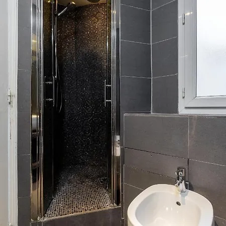 Private Flat With Eiffel Tower View Париж
