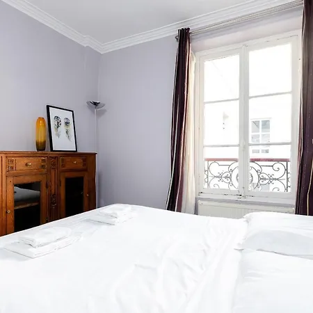 Private Flat With Eiffel Tower View