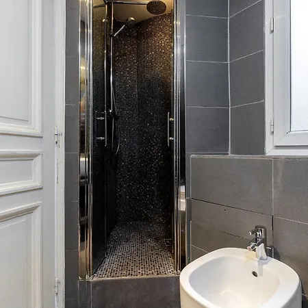 Private Flat With Eiffel Tower View