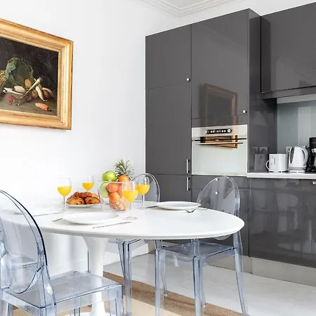 Апартаменты Private Flat With Eiffel Tower View Париж