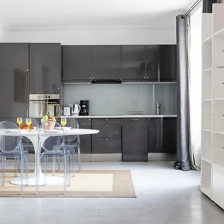 Private Flat With Eiffel Tower View Апартаменты